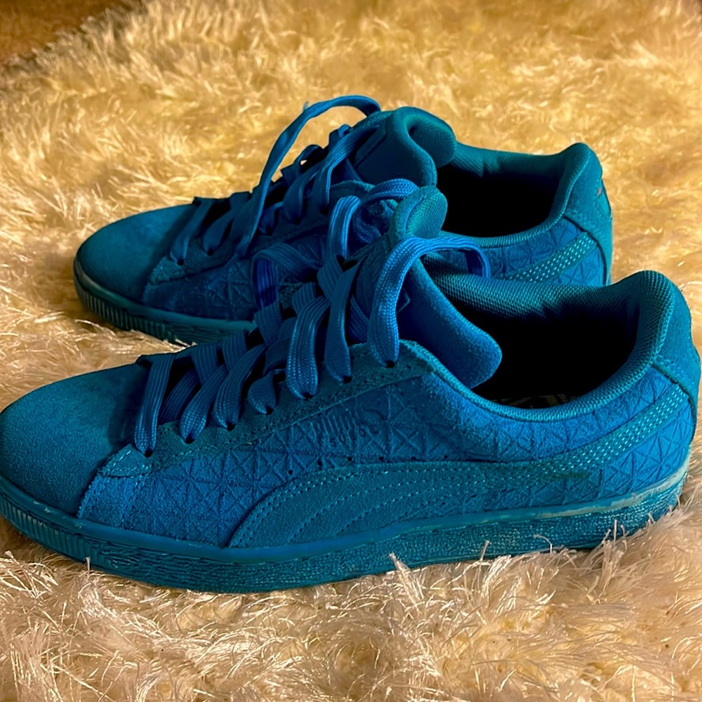 Women’s Blue suede PUMA classic sneakers